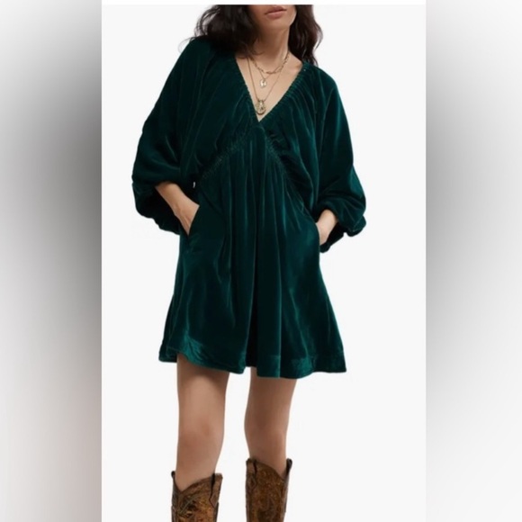 Free People Dresses & Skirts - Free People Green Velvet Dress with pockets